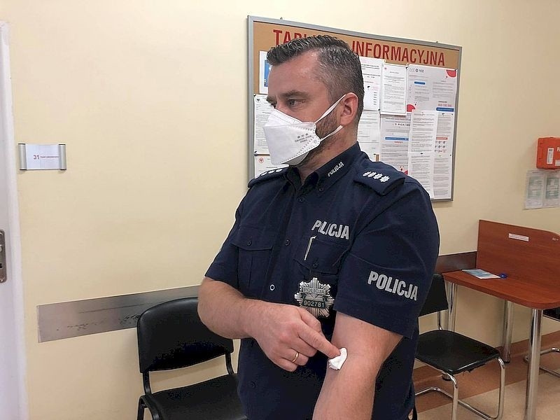 Słupscy policjanci honorowo oddali krew. Odpowiedzieli na wyzwanie krwiodawców 