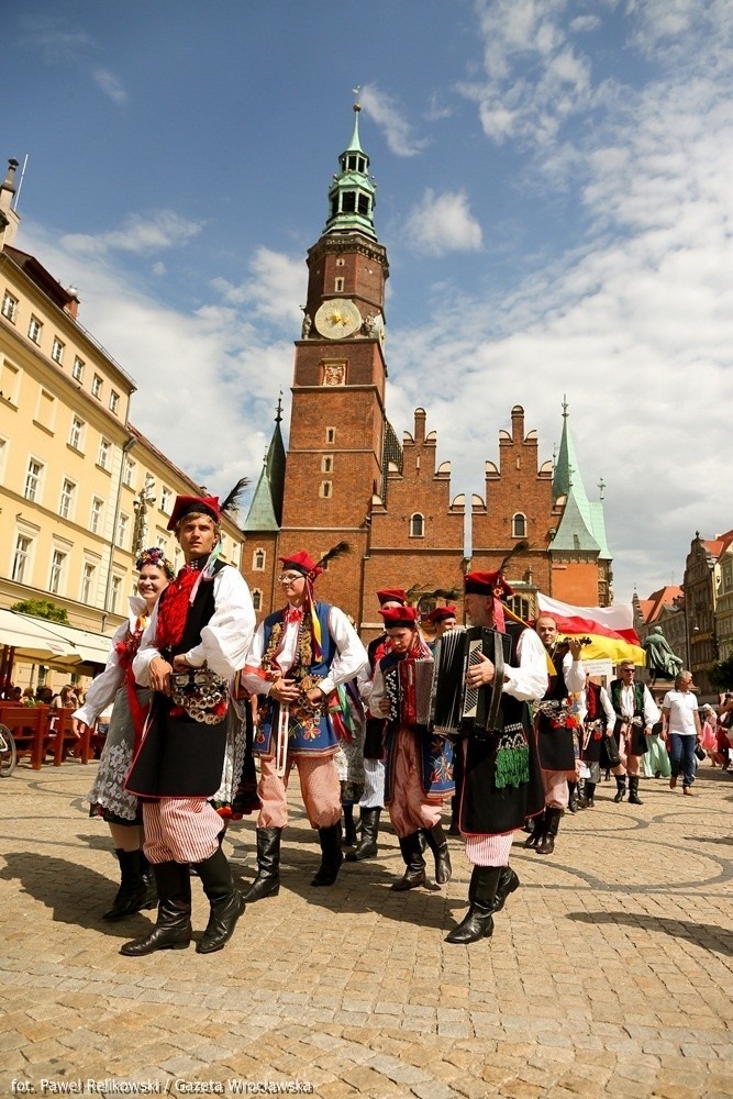 Świat pod Kyczerą: Artyści ludowi z całego świata opanowali Wrocław (ZDJĘCIA)