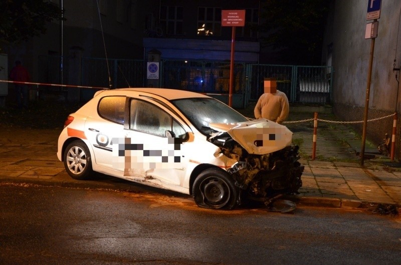 Wypadek na Wólczańskiej i Zamenhofa. Ranny pracownik ochrony [zdjęcia]