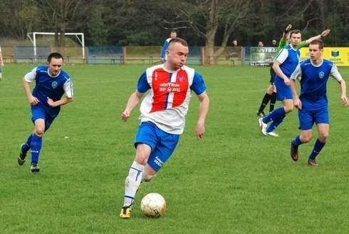 Fragment meczu Świt Ćmielów - Zorza Tempo Pacanów (0:3).