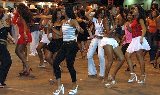 Próba tańca w jednej ze szkół samby w Rio de Janeiro
