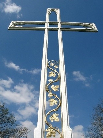 Na wzgórzu świętego Brunona, gdzie odbędą się uroczystości, stoi blisko 100-letni krzyż.
