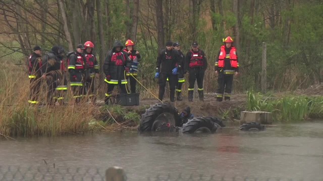 Tragedia w Lubojnie: znaleziono zwłoki 46-latka w ciągniku zatopionym w stawie