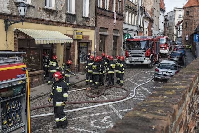 Pomocy medycznej wymagał pracownik lokalu przy ulicy Podmurnej, który wymieniał feralną butlę z gazem