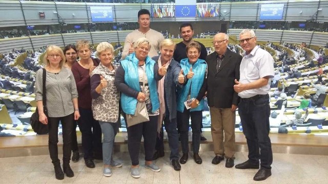 Przedstawiciele Okręgu Świętokrzyskiego Polskiego Związku Niewidomych podczas wizyty w Brukseli.
