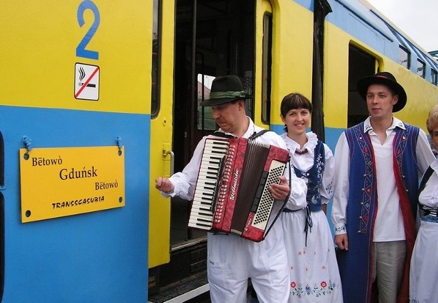 Pociąg na zjazd Kaszubów z Bytowa do Gdańska.