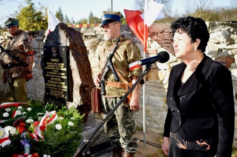Odsłonięto tablicę ku czci zamordowanych w Sielcu trzech żołnierzy Armii Krajowej (ZDJĘCIA)