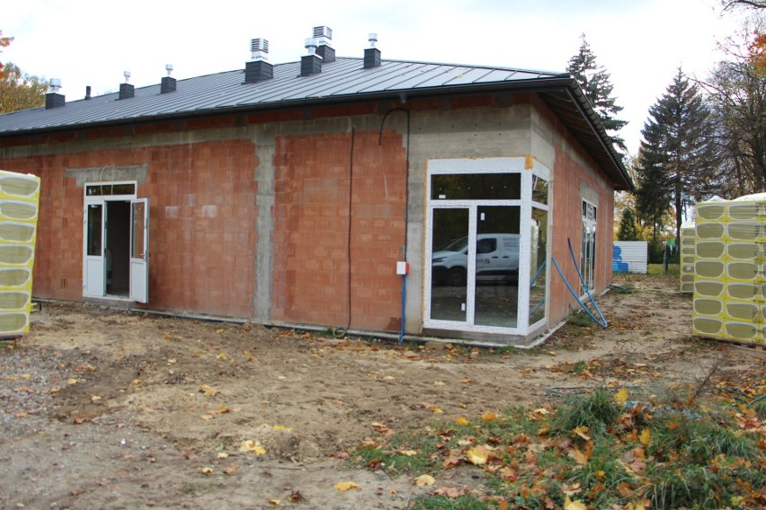 Trwa przebudowa Publicznej Szkoły Podstawowej we Wrzosie, w gminie Przytyk. Budynek ma być gotowy w przyszłym roku