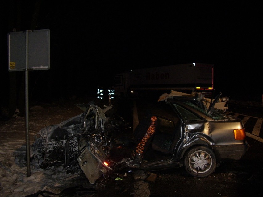 Wypadek w Wandzinie: Audi zderzyło się z ciężarówką (WIDEO, FOTO)