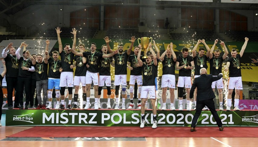 PlusLiga. Jakub Bucki, siatkarz urodzony z Przysusze zdobył mistrza Polski z Jastrzębskim Węglem (ZDJĘCIA)