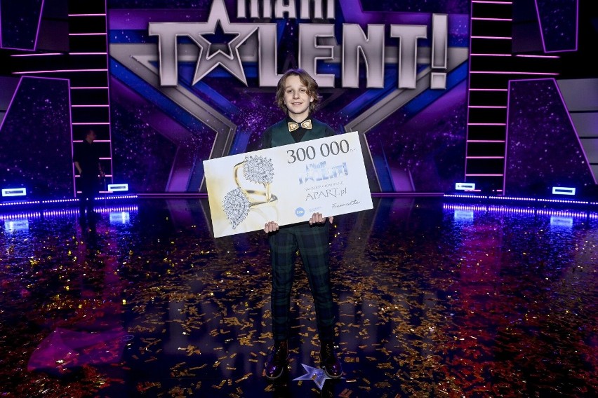 „Mam Talent” FINAŁ. Znamy zwycięzcę 14. edycji! Decyzją widzów wygrał Miłosz Bachonko i zgarnął 300 tys. zł