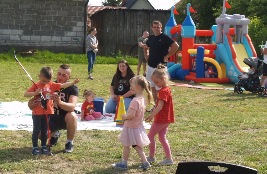 Dzień Dziecka w Żabinie, 3.06.2021. O atrakcje dla dzieci zadbało KGW Pierożanki. Zdjęcia