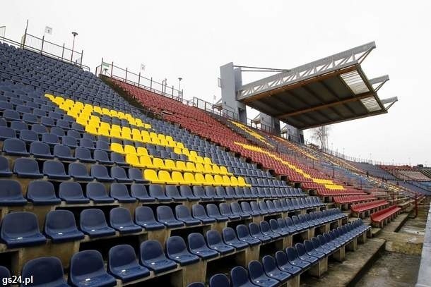 Nowe krzesełka na stadionie Pogoni dobrze się prezentują Czy równie dobrze w meczu z Piastem wypadną Portowcy?