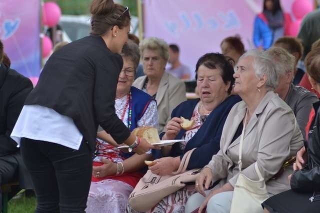 W Kikole świętowano pod patronatem ministra rolnictwa. Były występy, piękne wieńce i staranie przygotowane stoiska. Wzruszający był moment dzielenia się chlebem