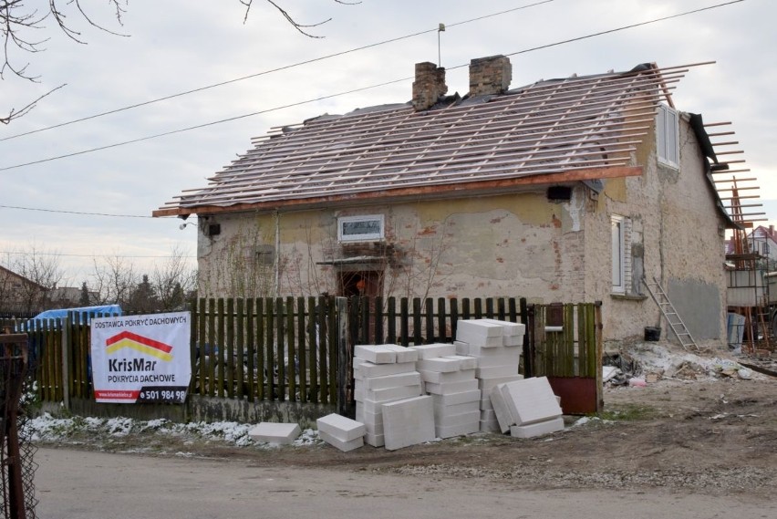 "Ich Nowy Dom" w Busku-Zdroju. Wali się jedna ze ścian, ale ekipa ratuje sytuację (DZIEŃ 10, ZDJĘCIA)