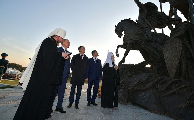 Władimir Putin we wrześniu 2021 roku otwierał pomnik Aleksandra Newskiego w obwodzie pskowskim, a teraz chce, żeby jego porównywano do tej postaci historycznej