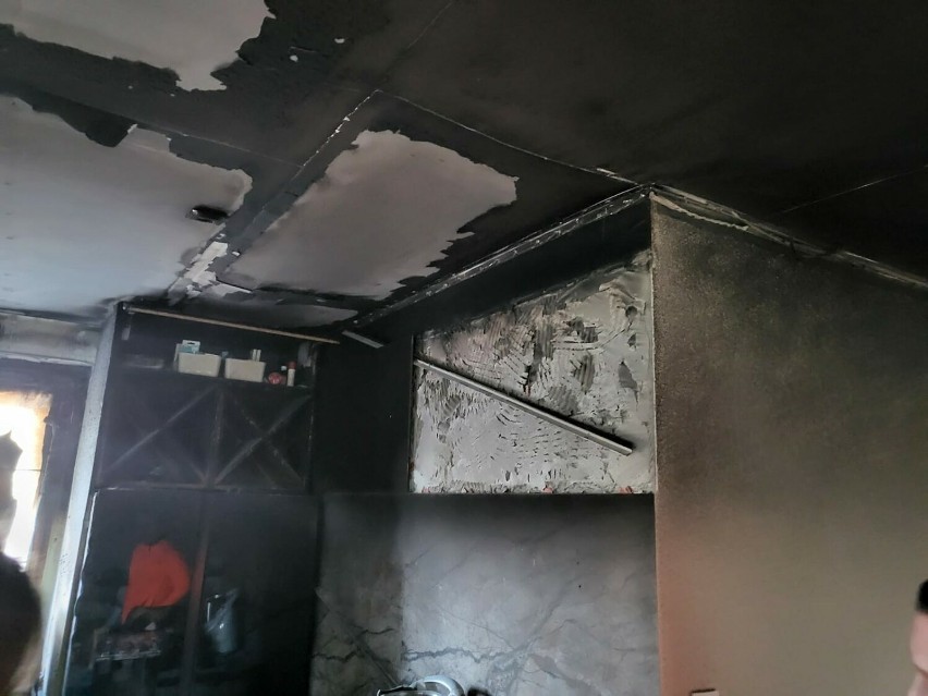 Dym i pożar spowodowały zniszczenia w całym domu