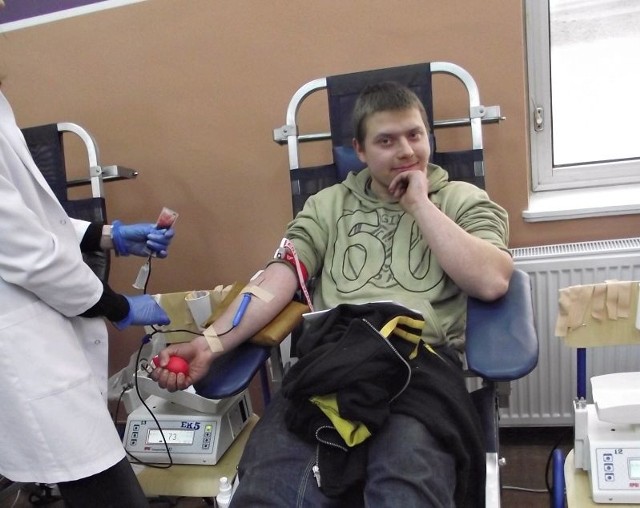 Akcja oddawania krwi odbyła się w Zespole Szkół nr 2, wzięło w niej udział wielu uczniów tejże placówki 