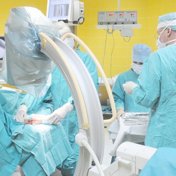 Wczoraj lekarze z Wojewódzkiego Szpitala Dziecięcego w Toruniu zoperowali dwie osoby