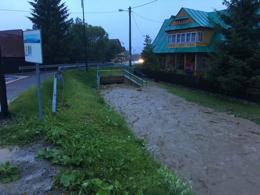 Spisz. Woda zalewa Czarną Górę. Wdarła się do góralskich domów [ZDJĘCIA]