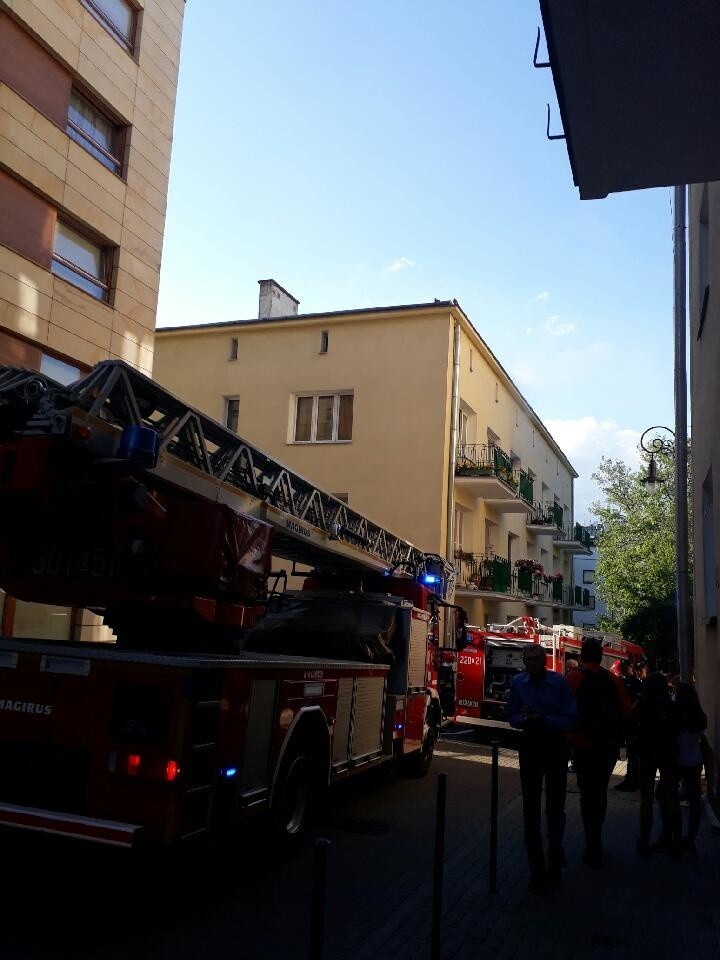 Akcja straży pożarnej w mieszkaniu przy ul. Cichej w...