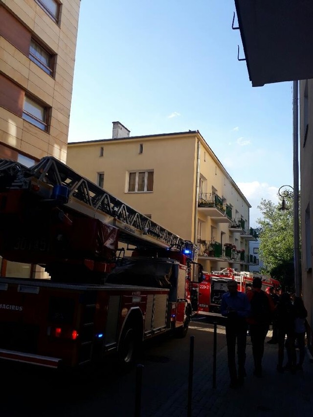 Akcja straży pożarnej w mieszkaniu przy ul. Cichej w Lublinie