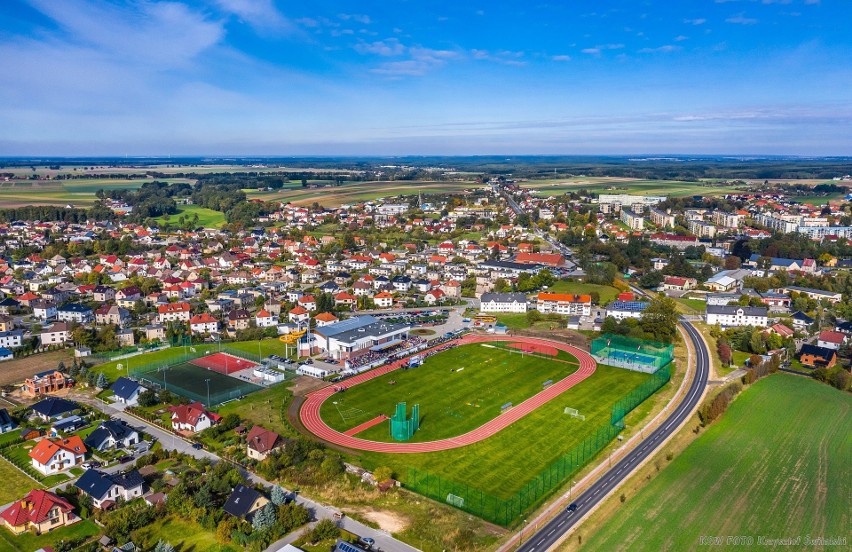 Stadion miejski w Oleśnie - zdjęcia z drona.