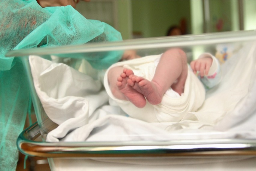 27.02.2009 wagrowiec niemowle w szpitalu fot. arkadiusz...