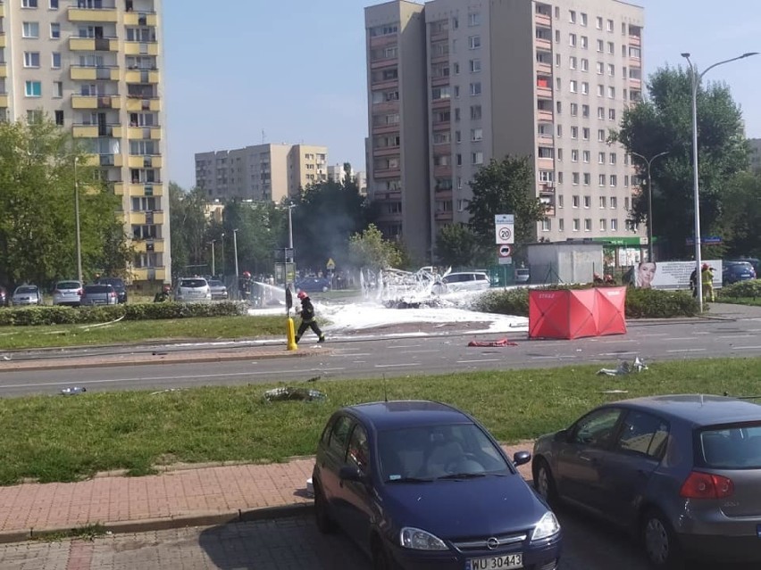 Warszawa: Wybuch samochodu na Bemowie [ZDJĘCIA] [WIDEO] Eksplozja butli z gazem, są ofiary śmiertelne