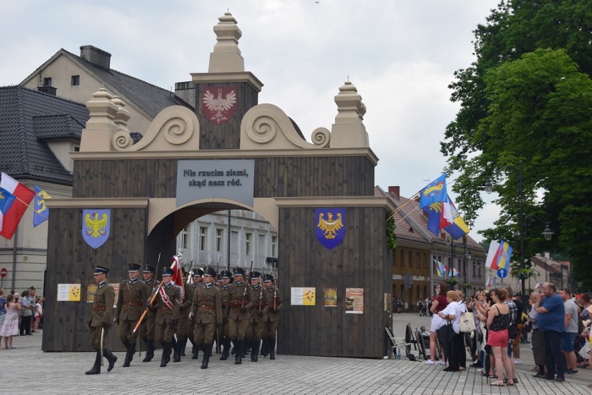 Replika bramy triumfalnej ufundowanej w 1922 r. przez...