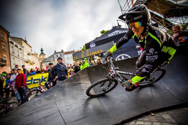 Bike Town Przemyśl to impreza, której historia sięga 2008 roku, kiedy odbył się tu pierwszy w Polsce, ekstremalny wyścig po mieście - Downtown.