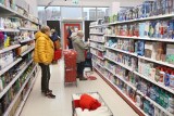 Te sklepy wycofują rosyjskie i białoruskie produkty z półek. Znika kilkadziesiąt produktów...