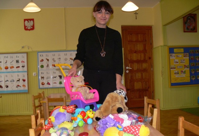 Zbiórka ruszyła 16  października  i już przekazano sporo darów - pokazuje Karolina Kochańczyk Sieroń, p.o. dyrektora placówki.