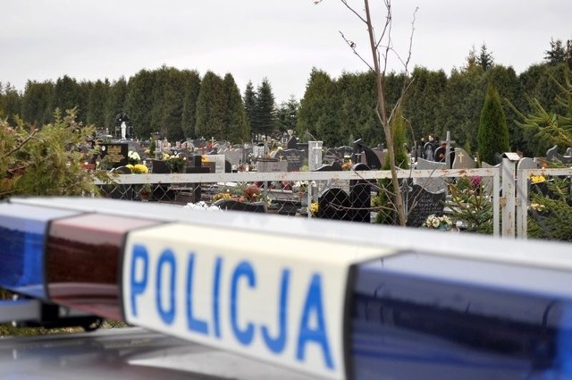 Warto być widocznym. Szczególnie teraz, kiedy dzień jest krótki. Pamiętajmy o odblaskach nie tylko w te święta. Ich brak to kara do 500 zł.