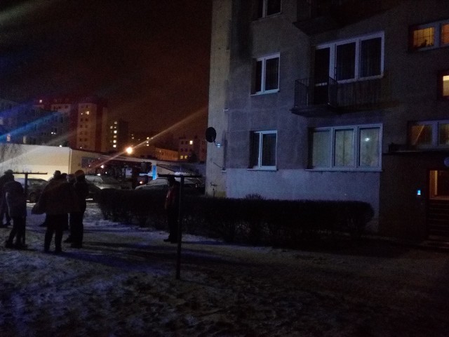 Pożar wybuchł w tym bloku przy ulicy Rejowskiej w Skarżysku-Kamiennej.