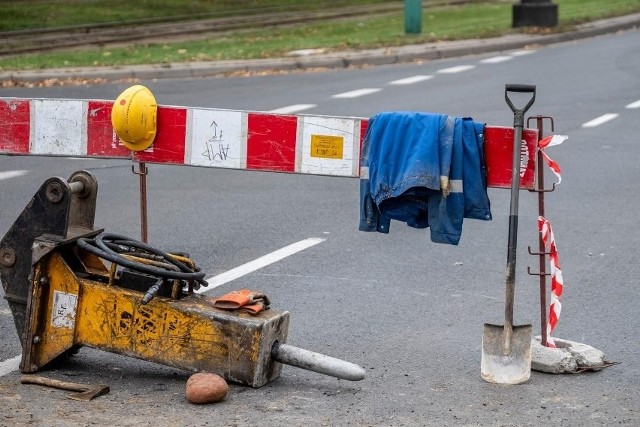 Kierowcy proszeni są o zwracanie uwagi na znaki drogowe w rejonie inwestycji i bezpieczna jazda.