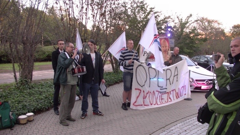 Opera i Filharmonia Podlaska. Protest przed inauguracją (zdjęcia, wideo)