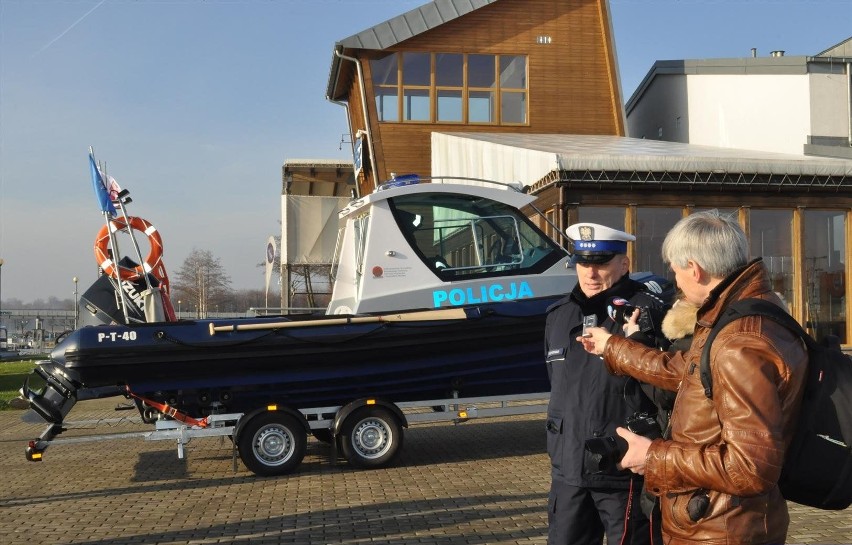 Nowa łódź dla giżyckiej komendy (zdjęcia)