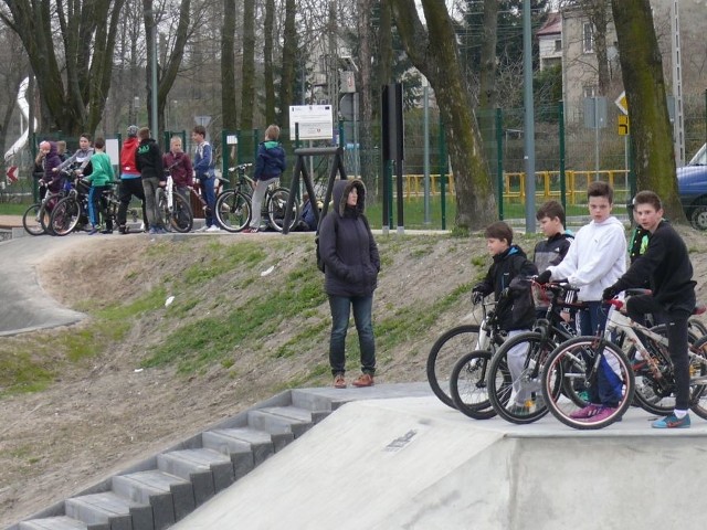 Park przy ulicy Świętej Barbary w Jędrzejowie po rewitalizacji jest oblegany przez młodzież i dzieci. Szczególnym zainteresowaniem cieszy się tor rowerowy oraz skate park.