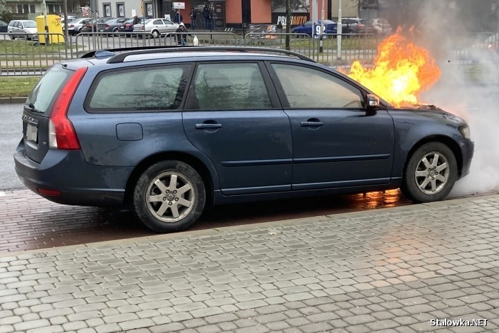 W Stalowej Woli zapalił sie samochód. Volvo nadaje się teraz tylko na złomowisko (ZDJĘCIA)