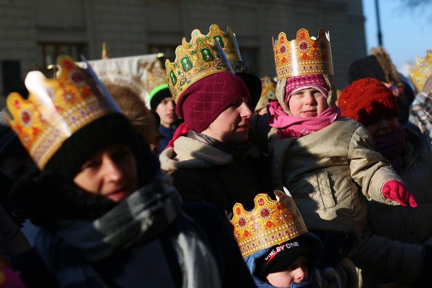 Orszak Trzech Króli: Były papierowe korony, dzwoneczki i kolędy