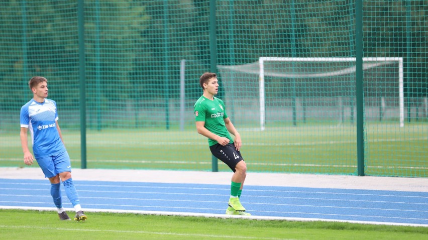 Szymon Kot z GKS Zio-Max Nowiny Piłkarzem 7. kolejki Hummel 4. Ligi. 17-letni wychowanek Naprzodu Jędrzejów strzelił 3 gole [ZDJĘCIA] 