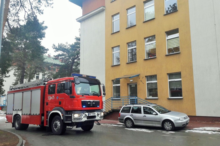 Fałszywy alarm w szpitalu w Mielcu. Straż pożarna przyjechała na miejsce [ZDJĘCIA]