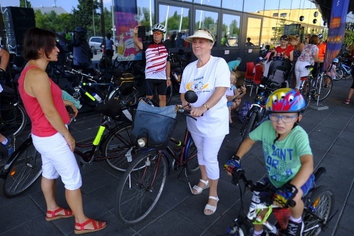 Rowery niczym wehikuły czasu. Cykliści - pasjonaci...