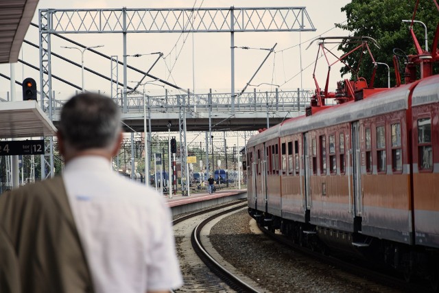 Jak będą jeździły pociągi z Gliwic po niedzielnych zmianach? Zobacz kolejne plansze. Przesuwaj plansze w prawo - naciśnij strzałkę lub przycisk NASTĘPNE