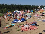 Tłumy na plaży w Zakrzówku Szlacheckim. Ciasno, a wciąż przyjeżdżali kolejni ludzie! ZDJĘCIA