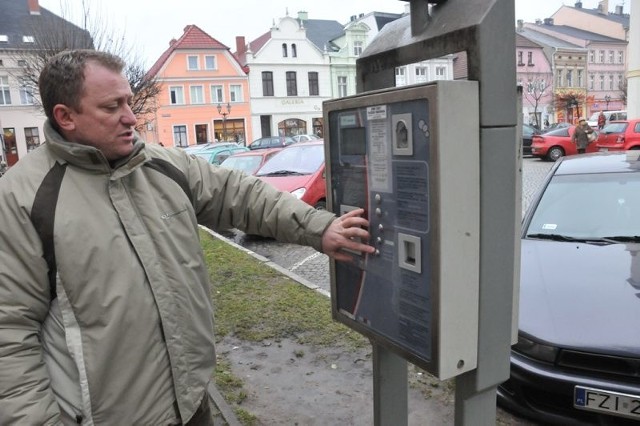 Roman Bajor jest zadowolony, że udało się przekonać radę miejską go zwolnienia z opłat za parkowanie honorowych obywateli gminy