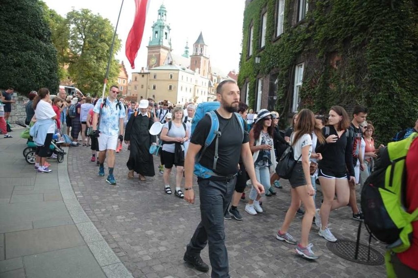 Kraków. Pielgrzymi tłumnie ruszyli na Janą Górę [ZDJĘCIA]