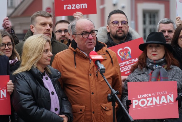 Podczas konferencji prasowej w Poznaniu liderzy Lewicy Razem deklarowali, że nowy rząd mógłby odblokować pieniądze z KPO w ciągu 2-3 miesięcy.