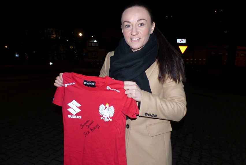 Sandra Drabik przekazała reprezentacyjną koszulkę na licytację podczas Wielkiej Orkiestry Świątecznej Pomocy w Kielcach [WIDEO, ZDJĘCIA]